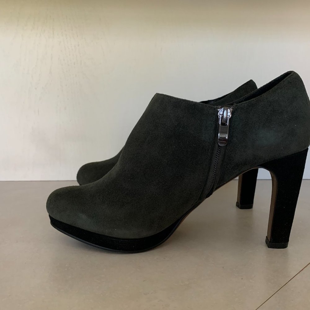 SOLD Lola Cruz Grey Suede Booties - Picture 4 of 11